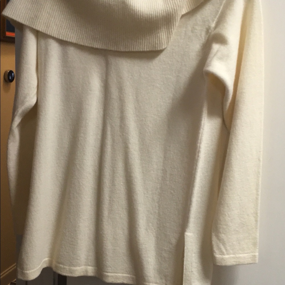 Sweater - Picture 2 of 3
